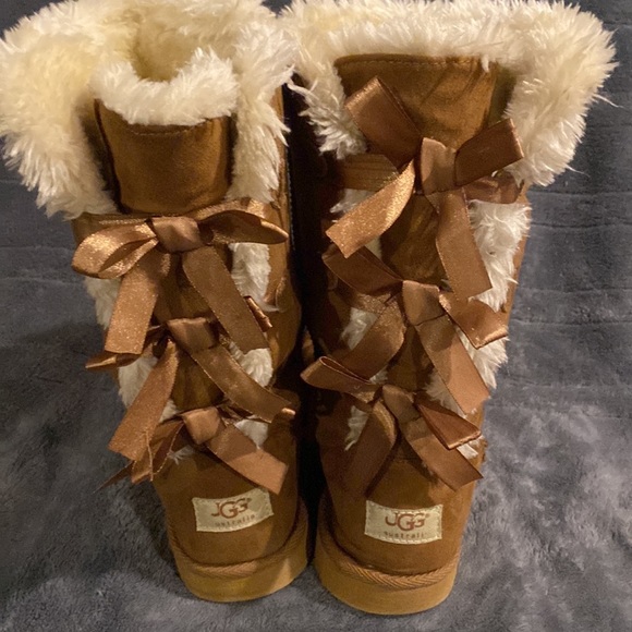 UGG BAILY BOW TALL SIZE 6 wheat - Picture 4 of 6